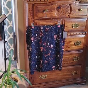 2/$30 NWT WOMEN'S FLORAL SKIRT